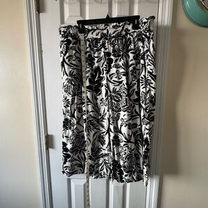 Knox Rose Black and White Floral A-Line pants croped